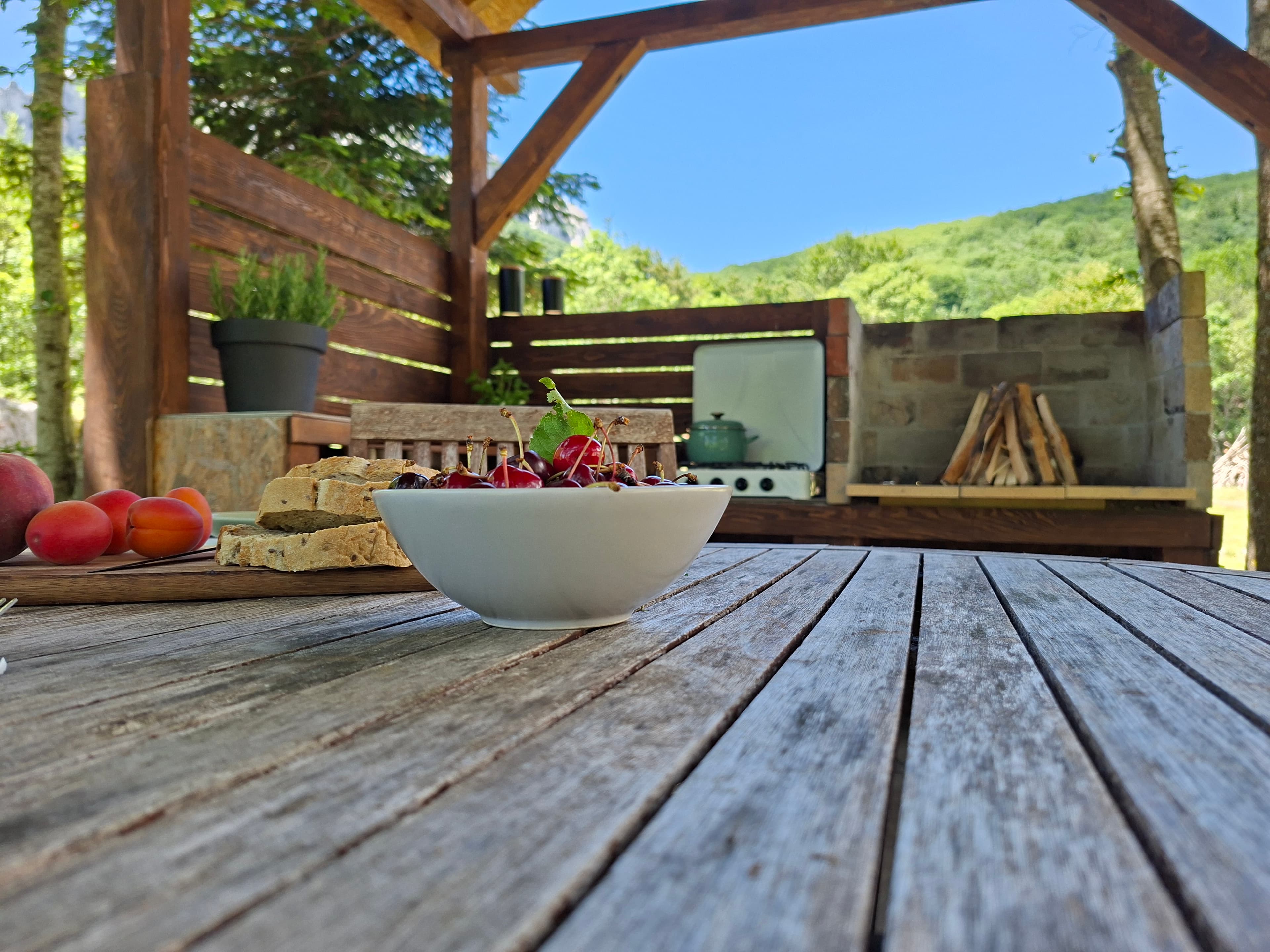 Breakfast at the outdoor kitchen terrace at Stars Peak